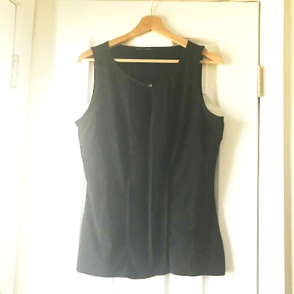 white house black market black shell small pleats